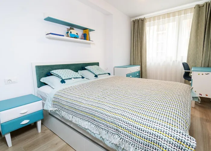 Pentha Apt - Stylish And Spacious 2-Bedroom Near Coresi Mall